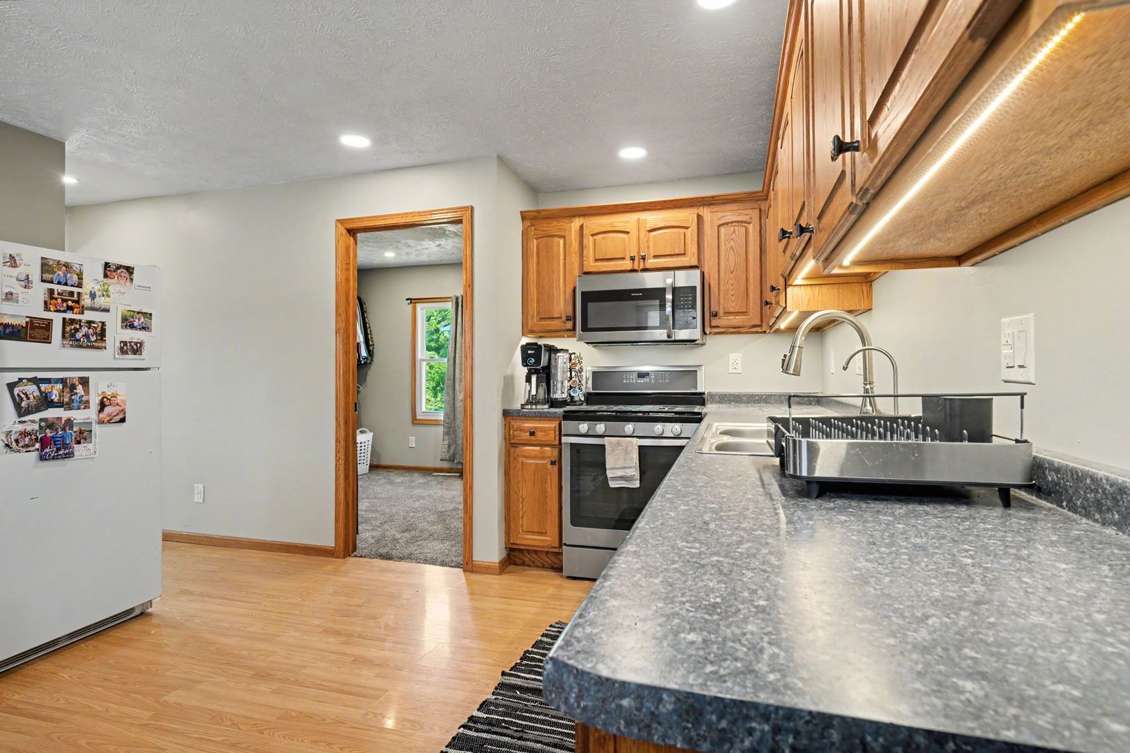 327 E John Street Property Photo 12