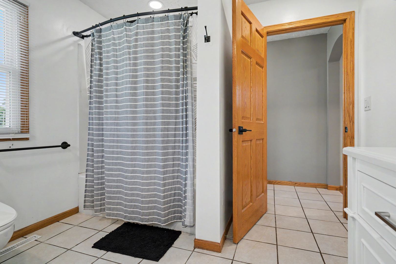 327 E John Street Property Photo 17