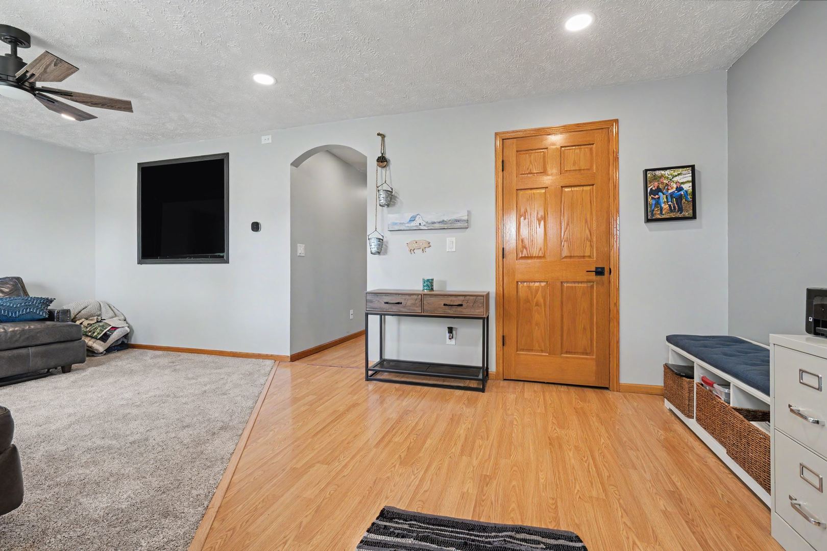 327 E John Street Property Photo 19