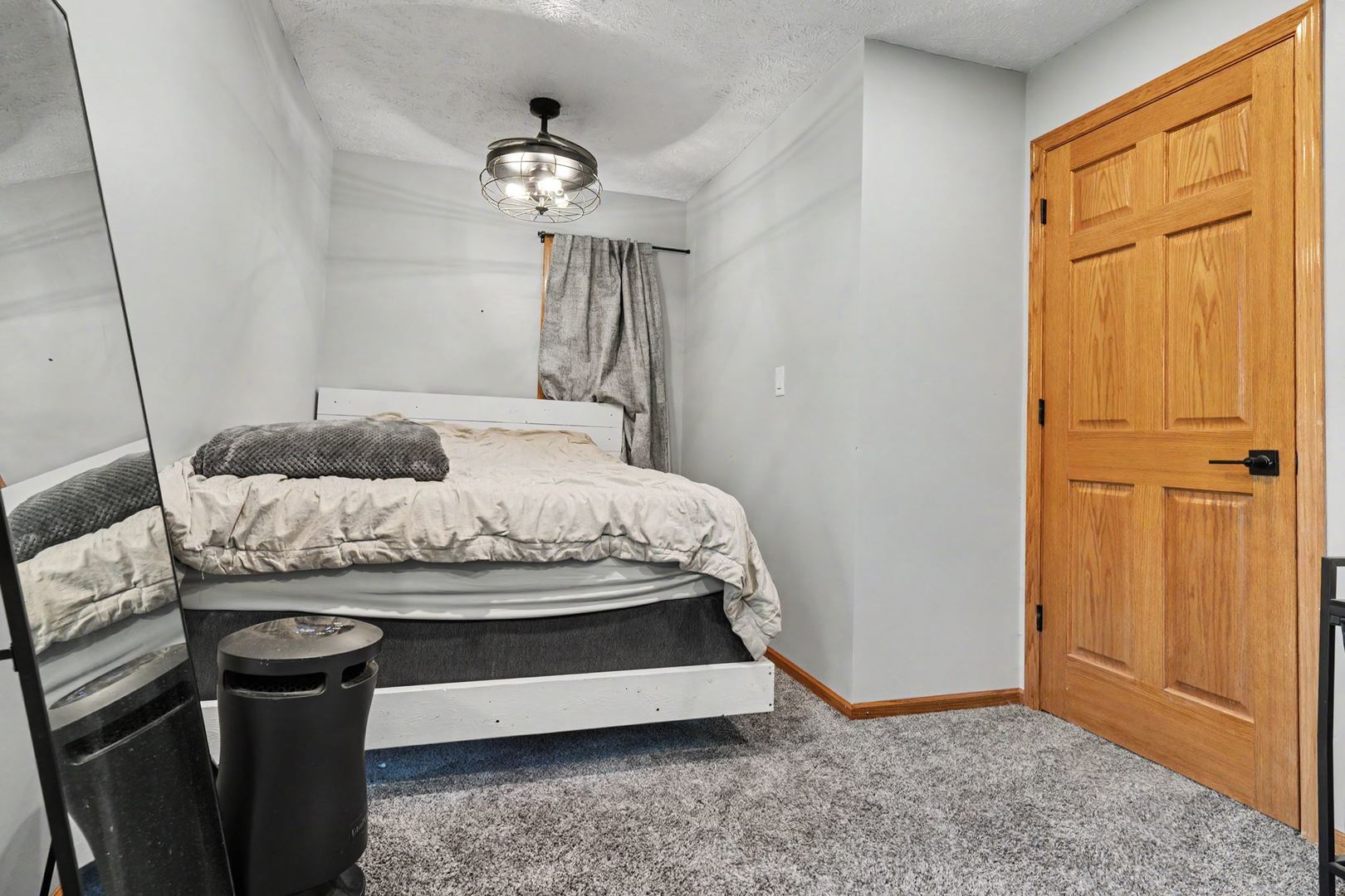 327 E John Street Property Photo 24