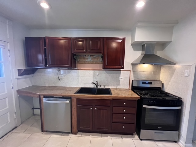 7432 N Seeley Avenue 2s Property Photo 8