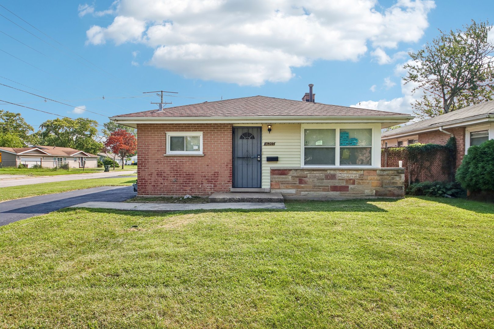 16207 Marshfield Avenue Property Photo 1