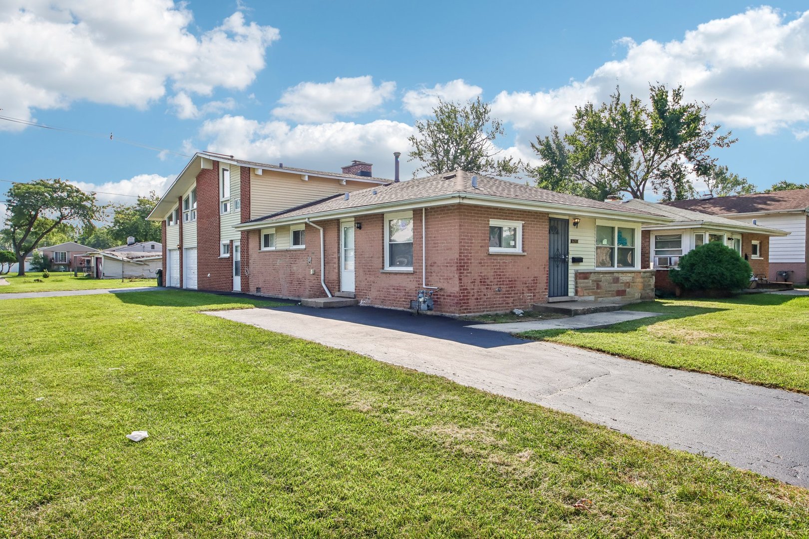 16207 Marshfield Avenue Property Photo 3