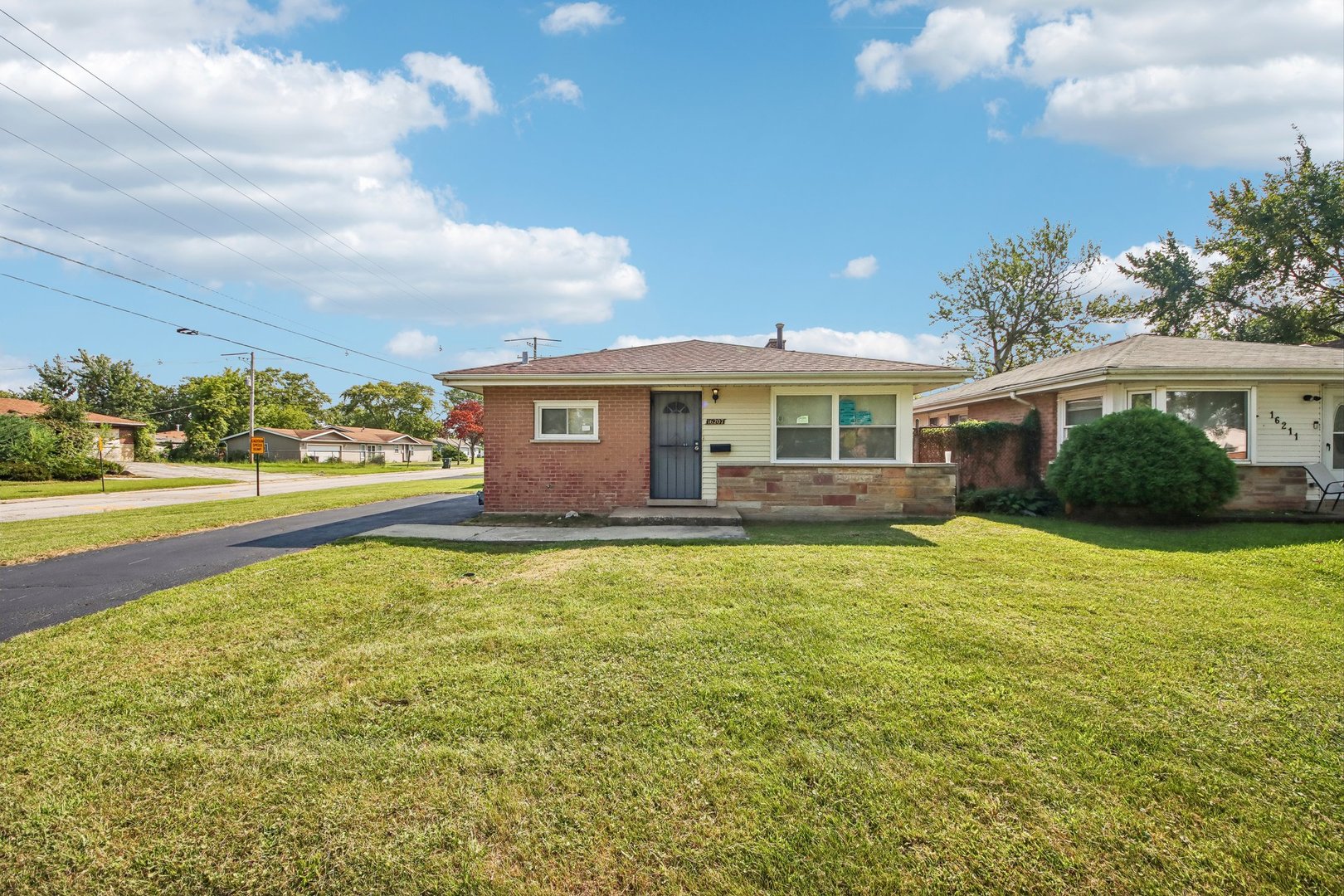 16207 Marshfield Avenue Property Photo 4