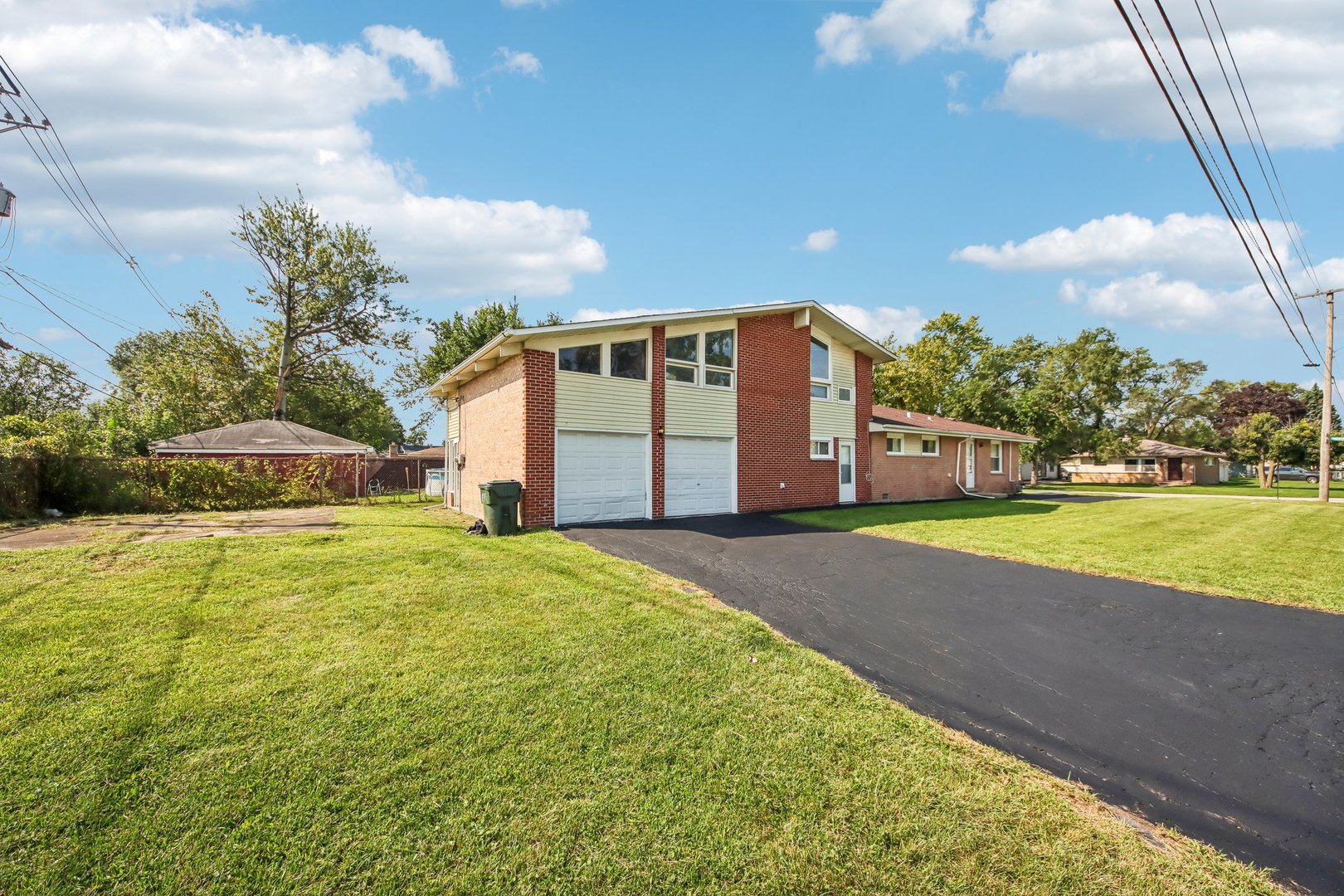 16207 Marshfield Avenue Property Photo 5