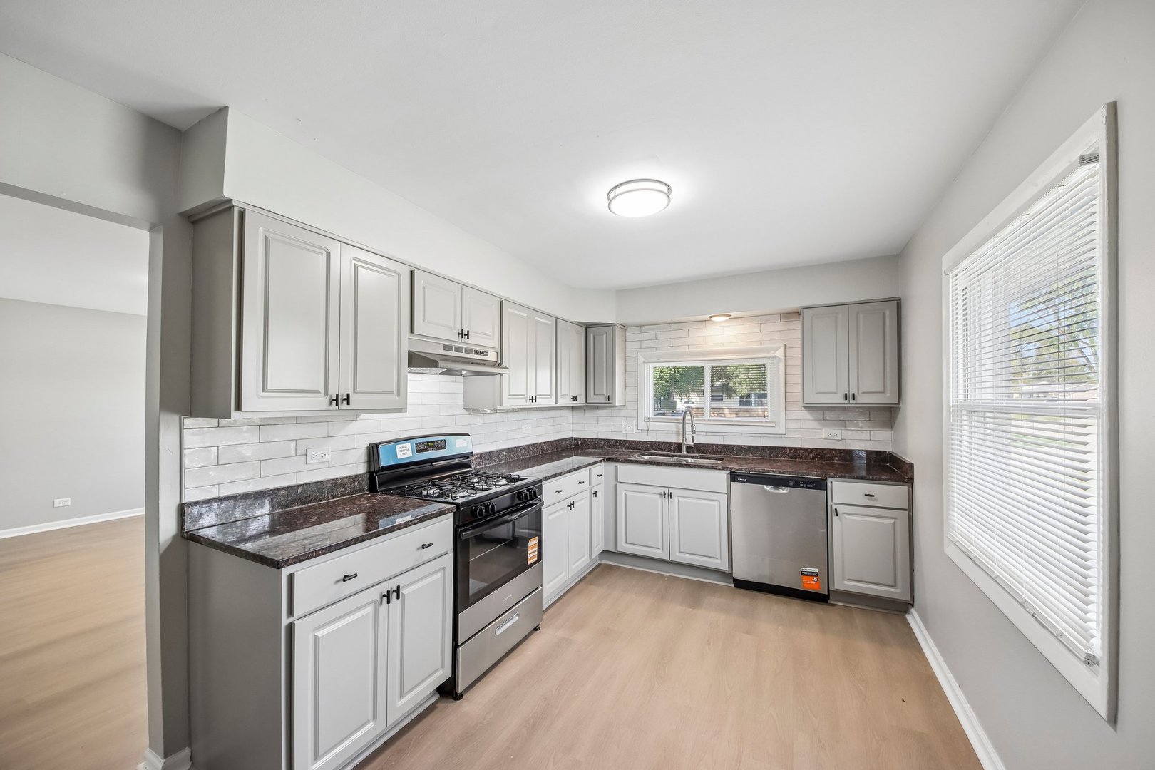 16207 Marshfield Avenue Property Photo 7