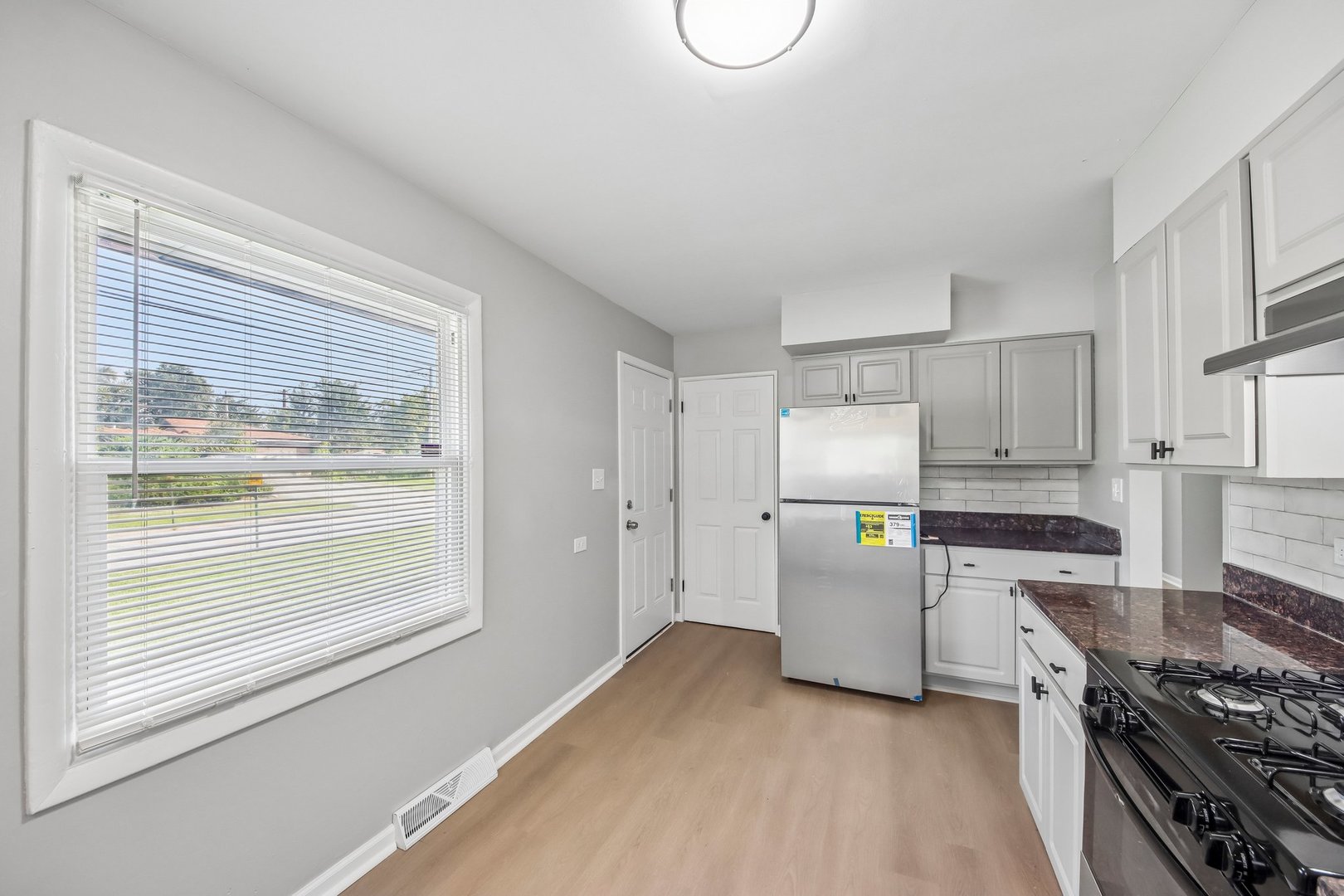 16207 Marshfield Avenue Property Photo 8