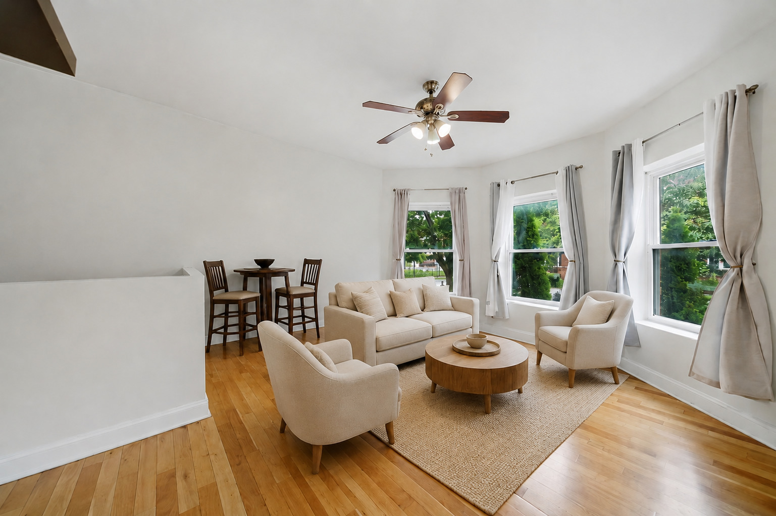 1647 W Sherwin Avenue 1 Property Photo 3
