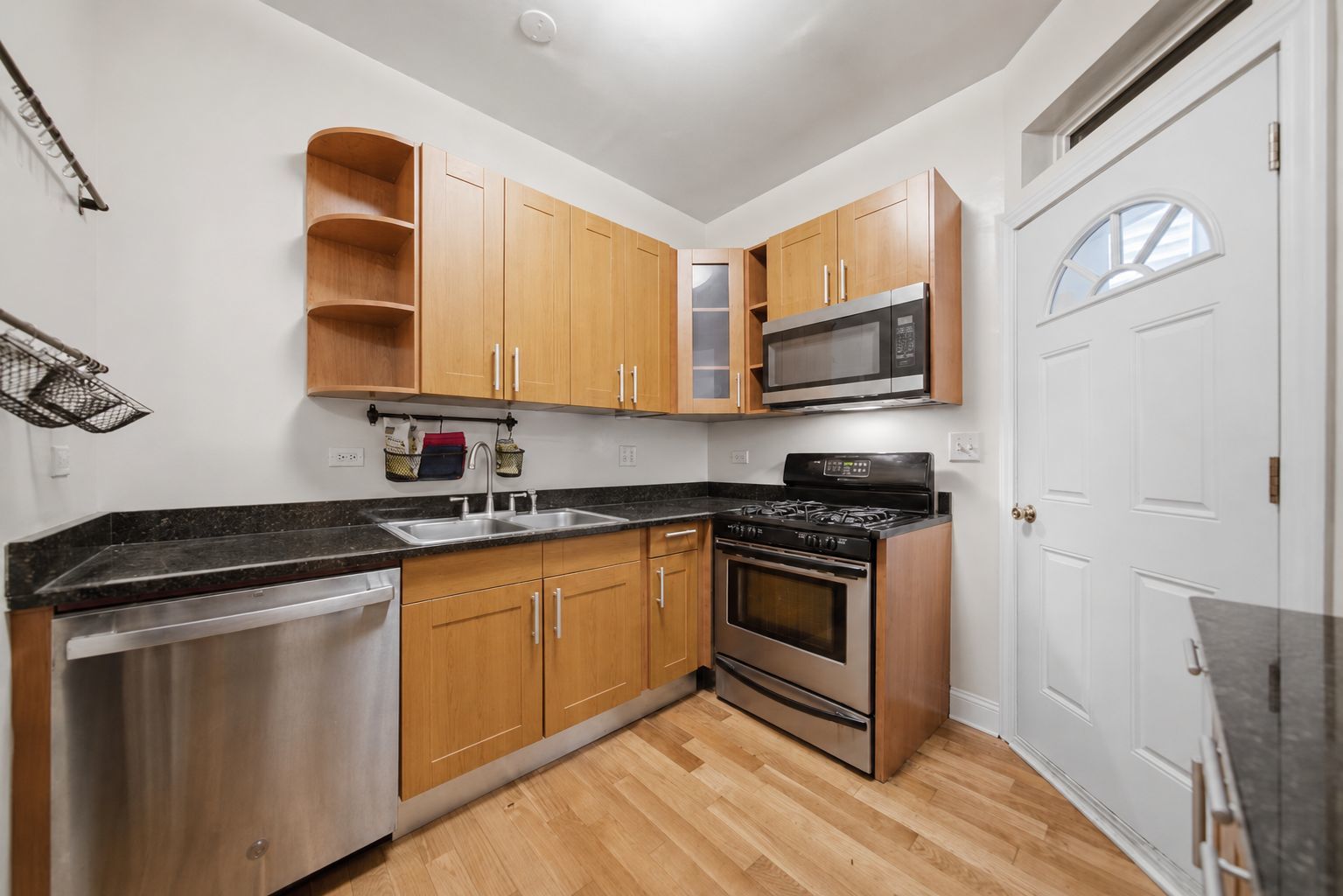 1647 W Sherwin Avenue 1 Property Photo 6