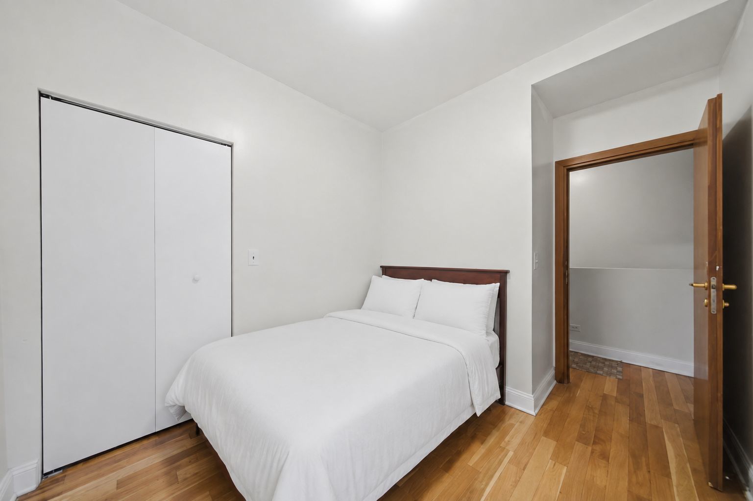 1647 W Sherwin Avenue 1 Property Photo 8