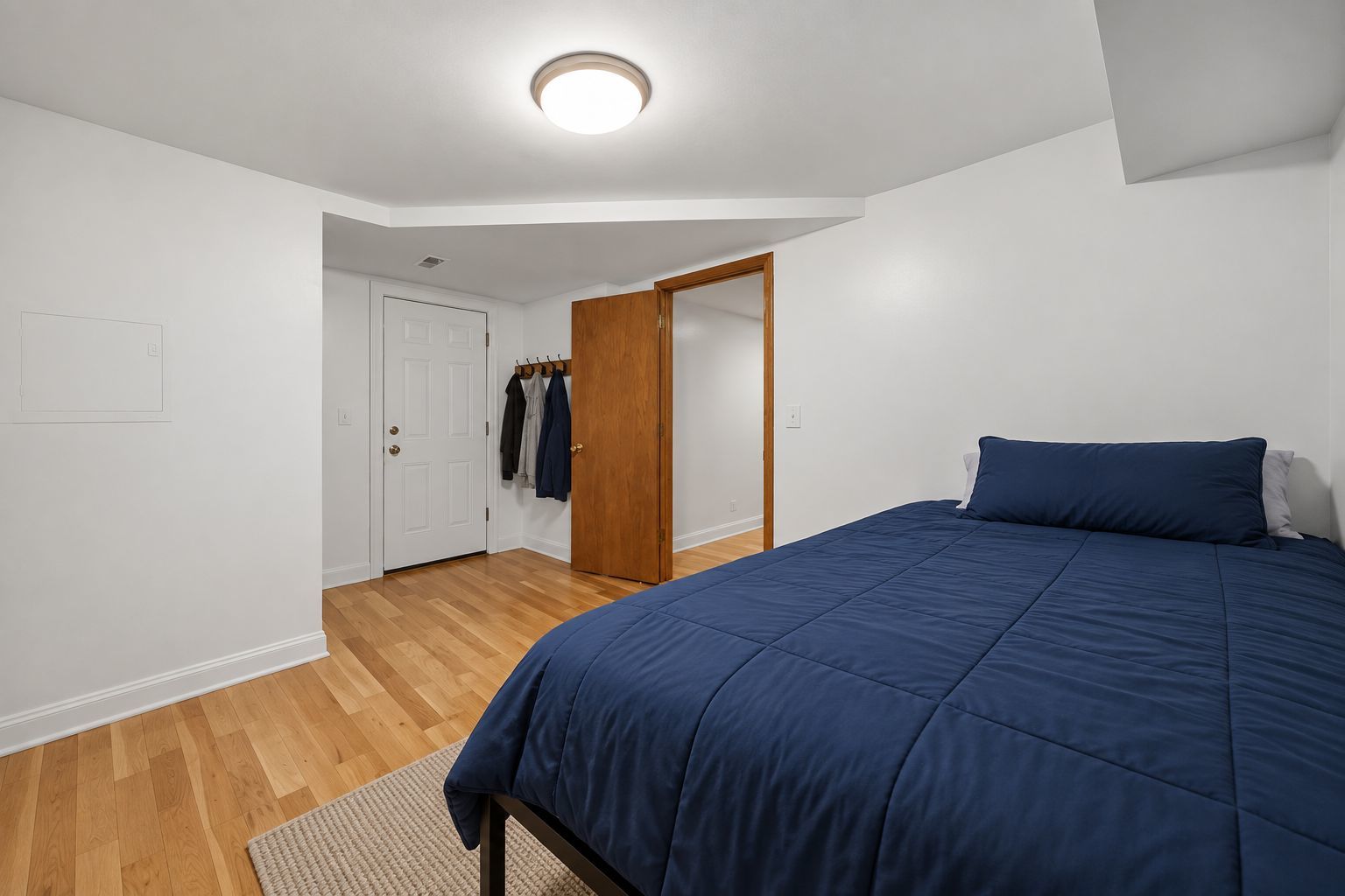 1647 W Sherwin Avenue 1 Property Photo 13