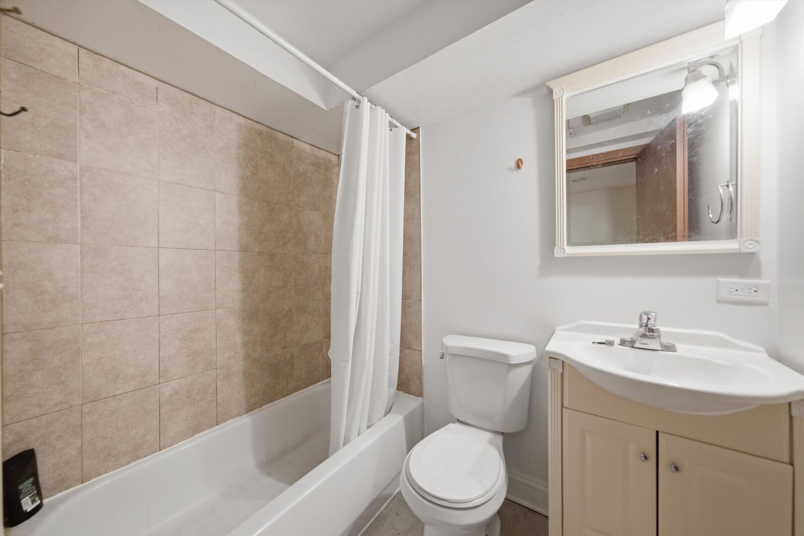 1647 W Sherwin Avenue 1 Property Photo 15