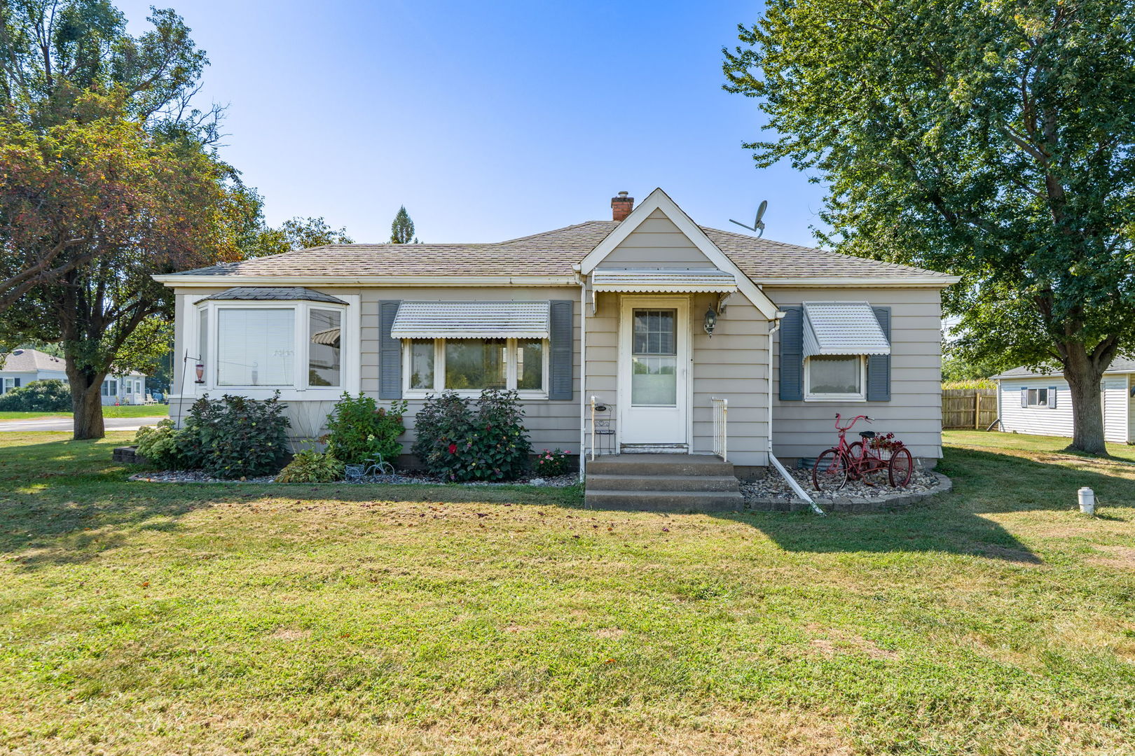 27 Suburban Heights Property Photo 1