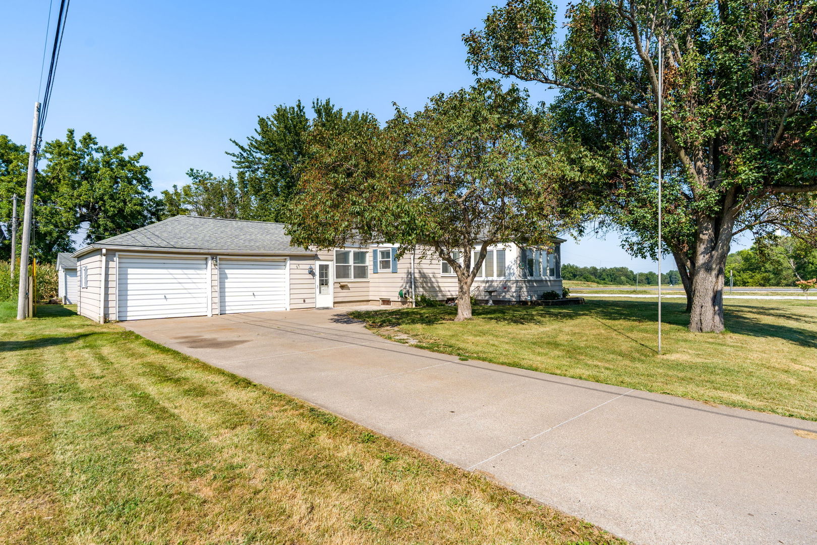 27 Suburban Heights Property Photo 2