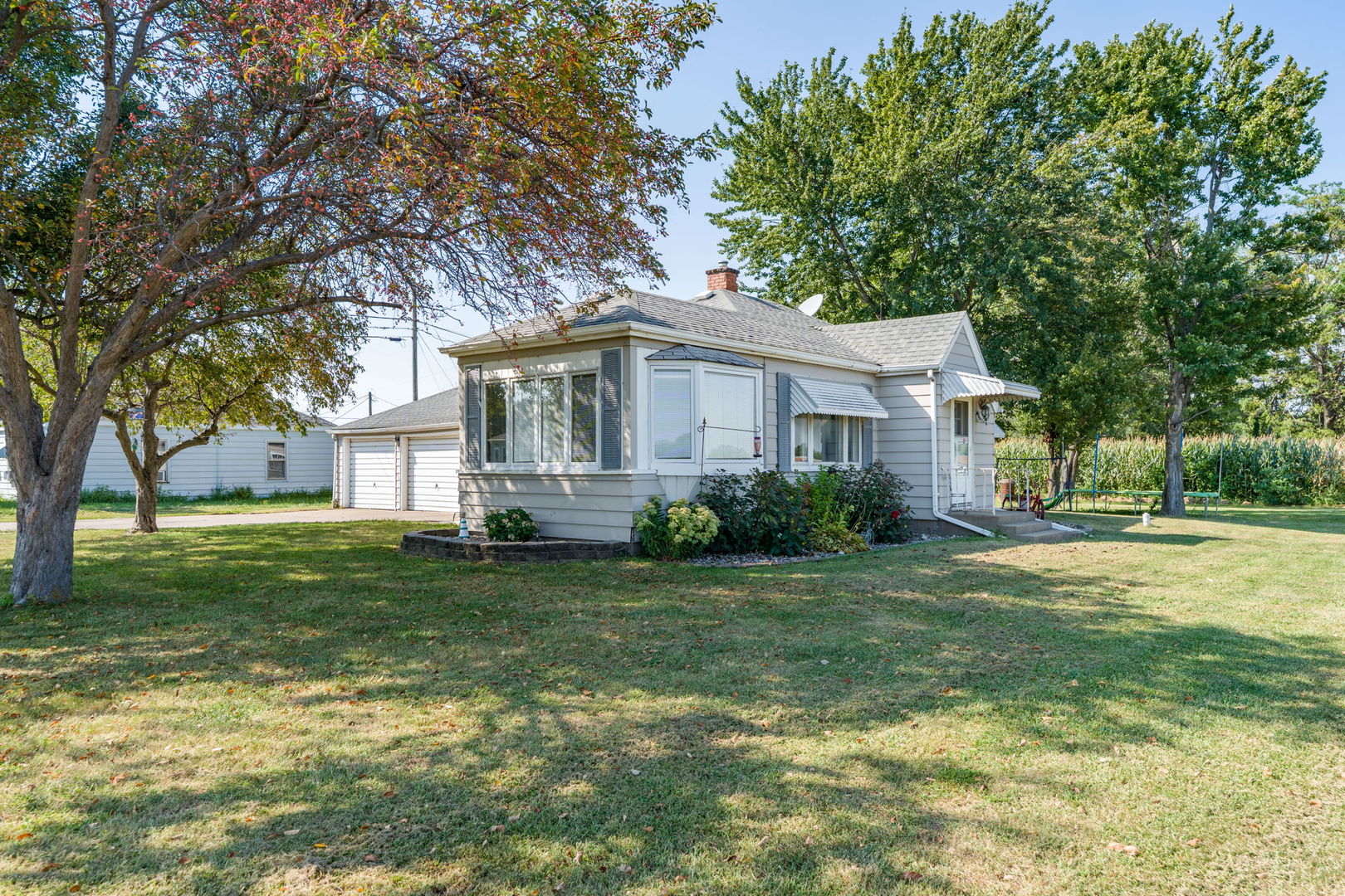 27 Suburban Heights Property Photo 3
