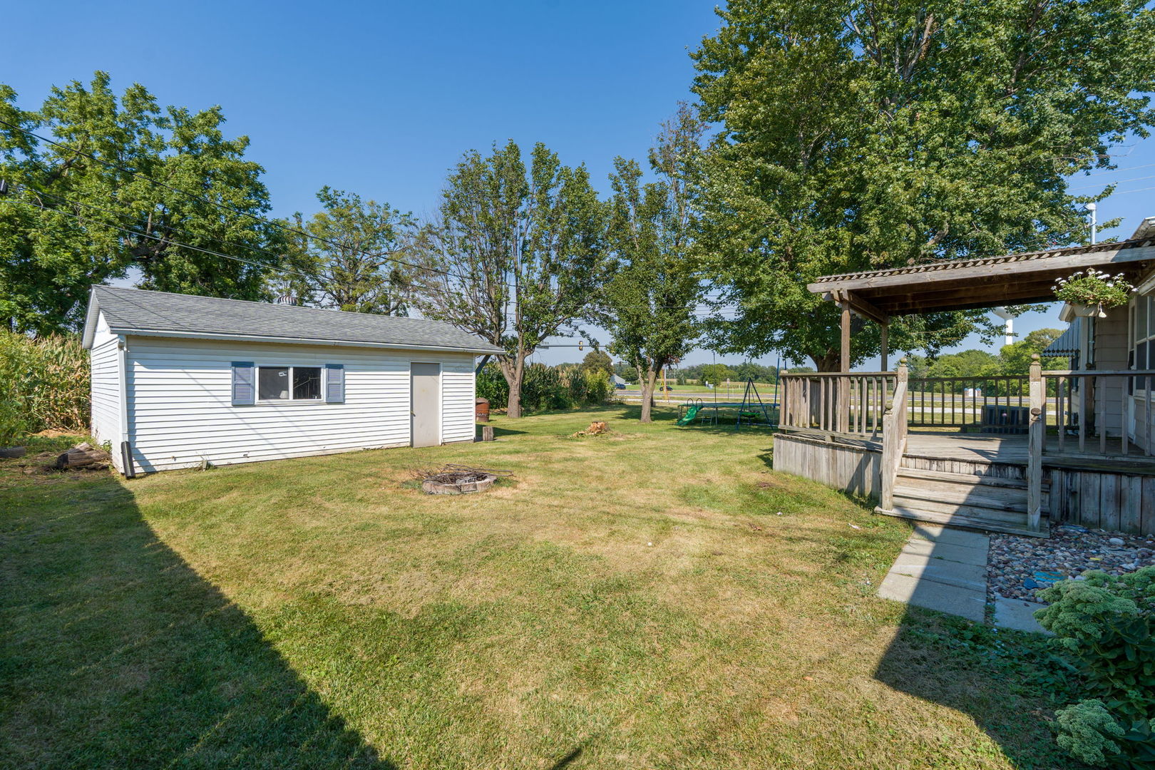 27 Suburban Heights Property Photo 4