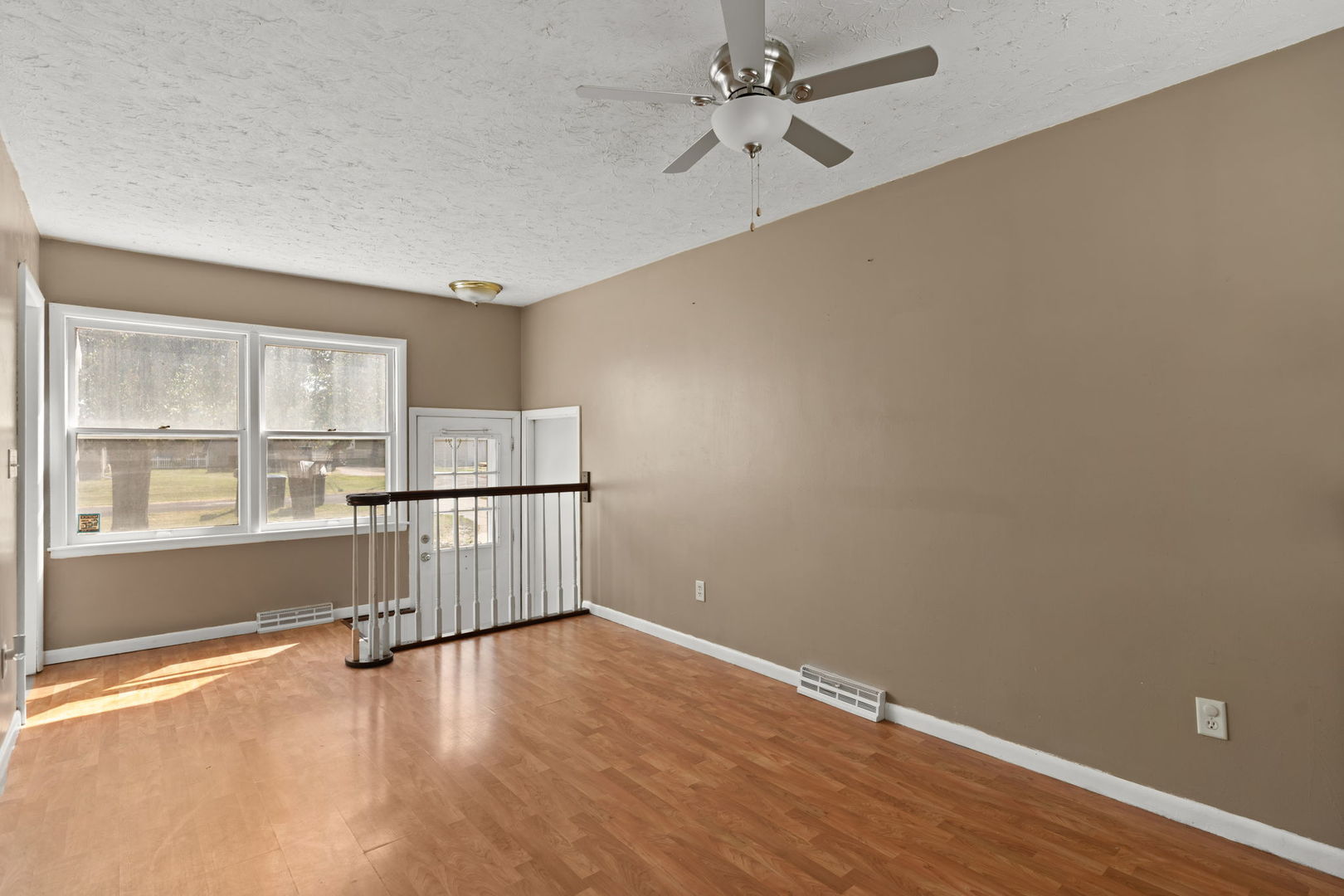 27 Suburban Heights Property Photo 6