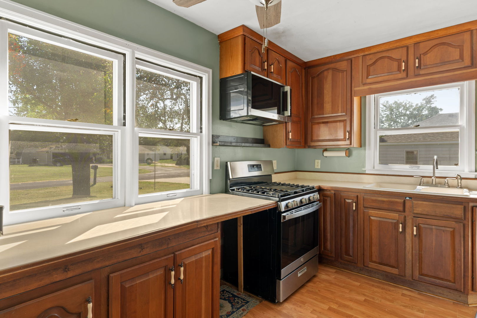 27 Suburban Heights Property Photo 8