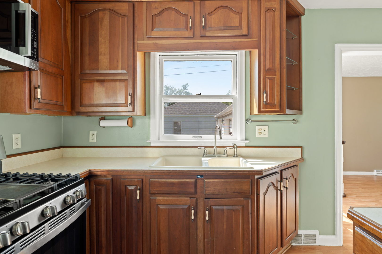 27 Suburban Heights Property Photo 9