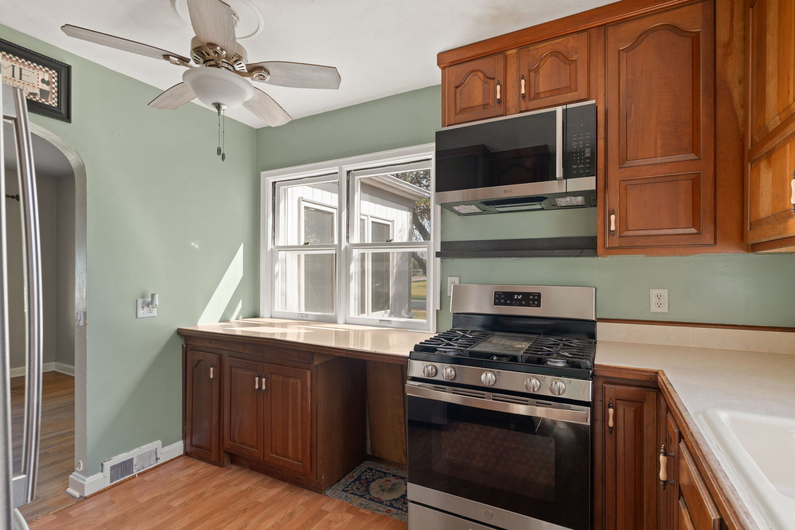 27 Suburban Heights Property Photo 11