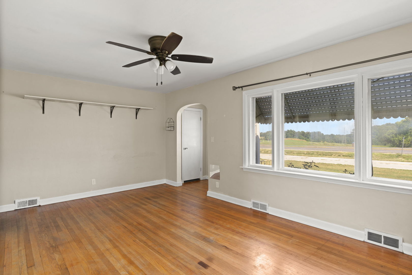 27 Suburban Heights Property Photo 12
