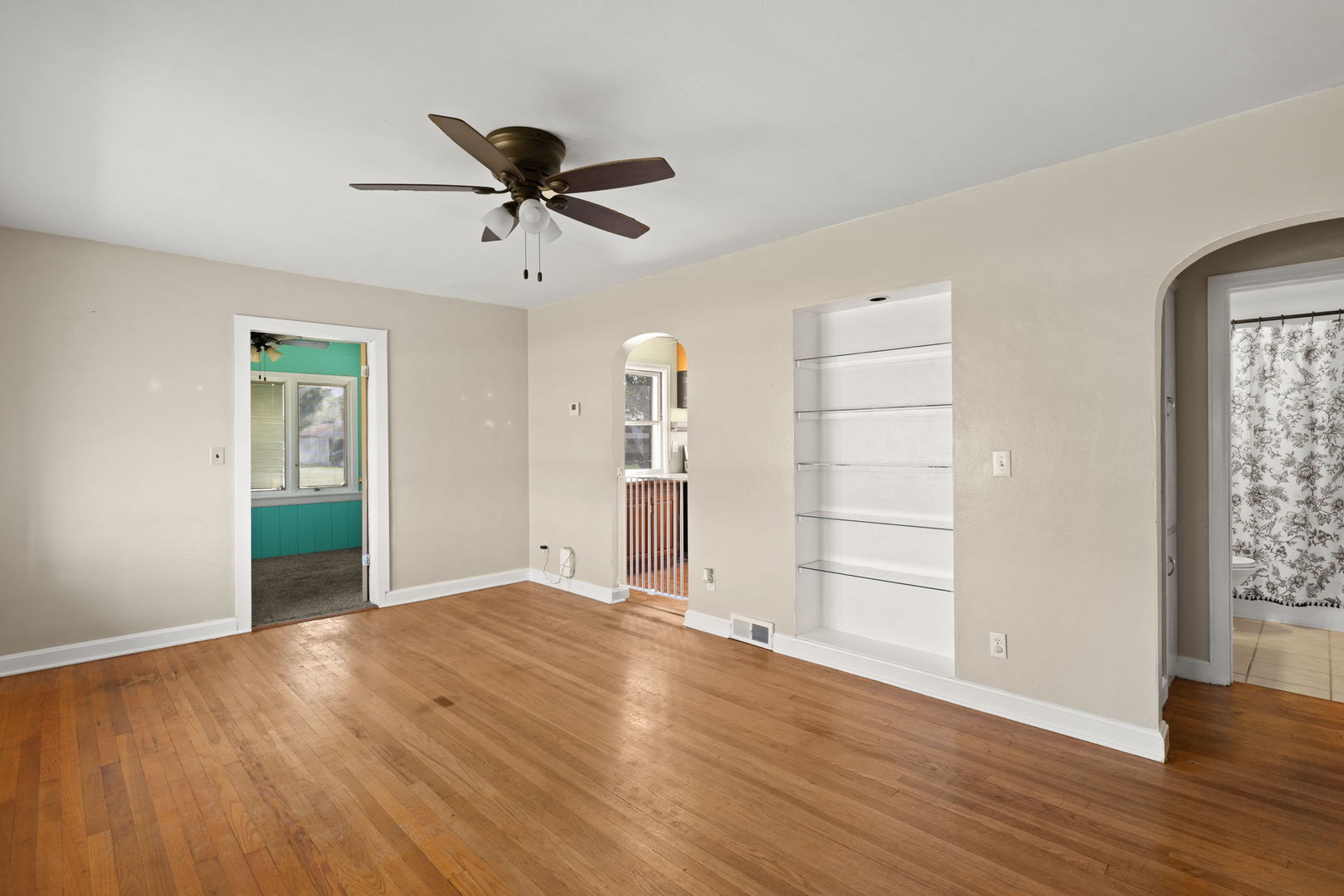 27 Suburban Heights Property Photo 13