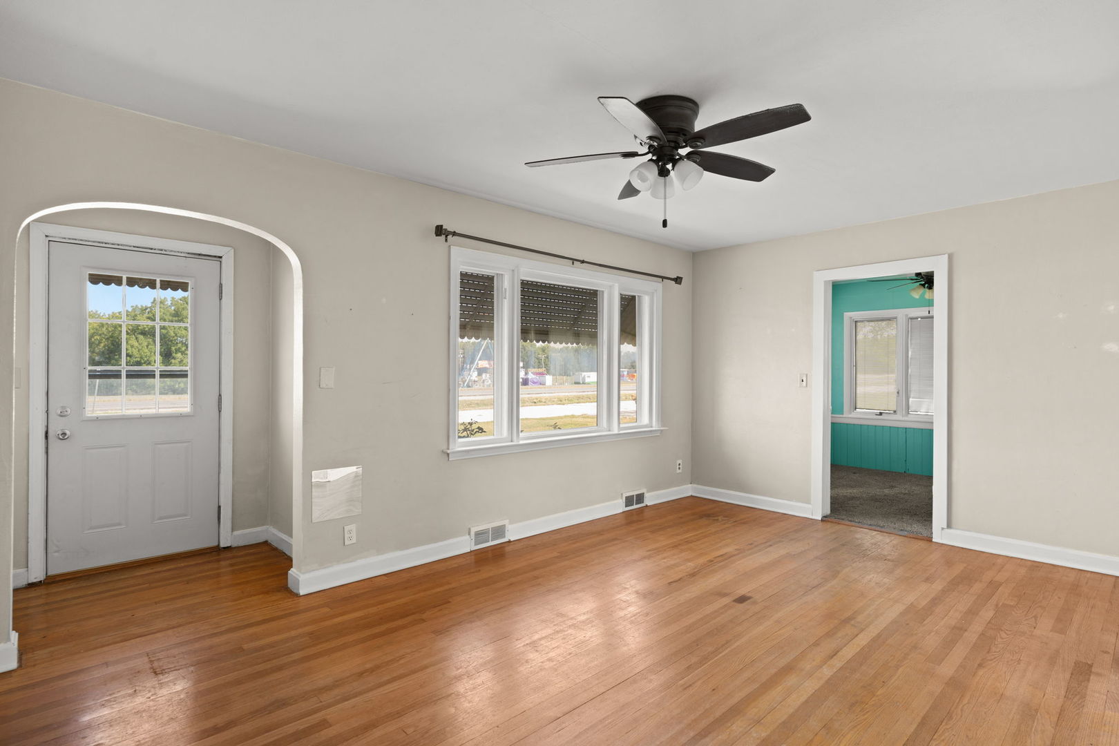 27 Suburban Heights Property Photo 14