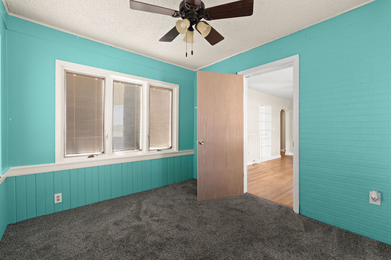 27 Suburban Heights Property Photo 16