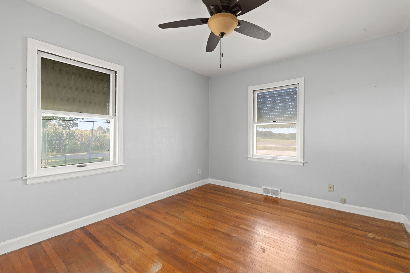 27 Suburban Heights Property Photo 17