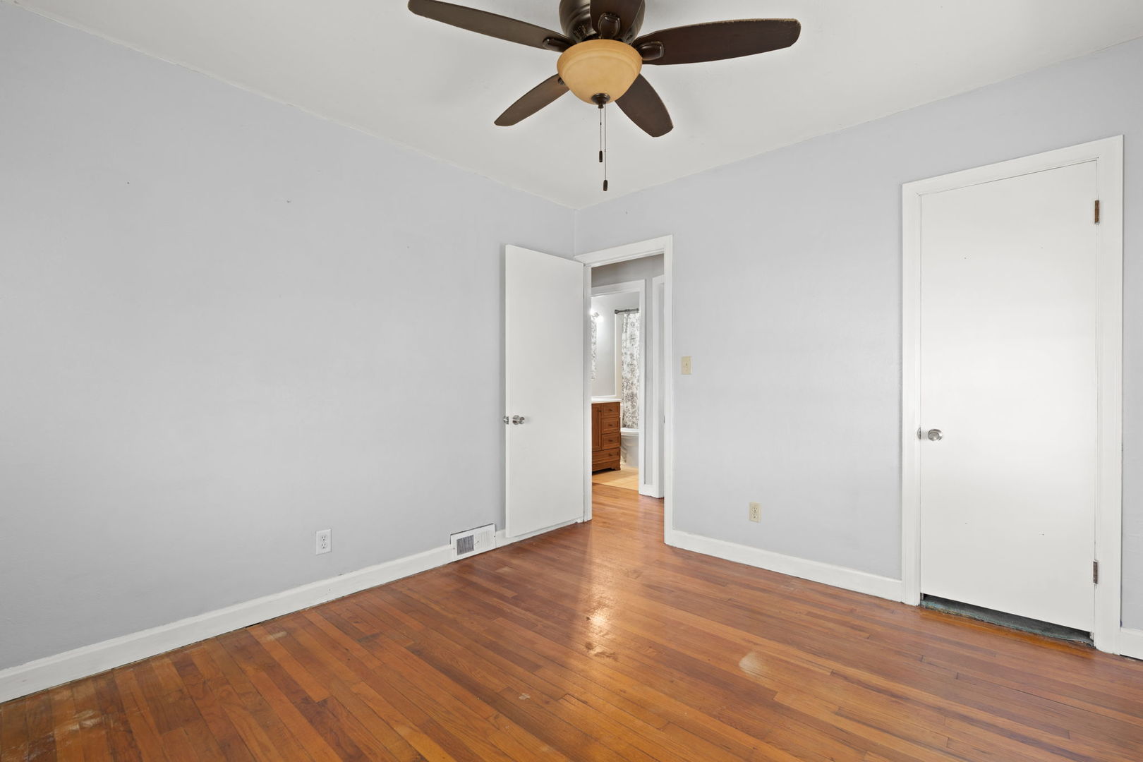 27 Suburban Heights Property Photo 18