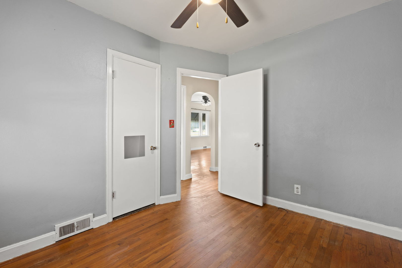 27 Suburban Heights Property Photo 21