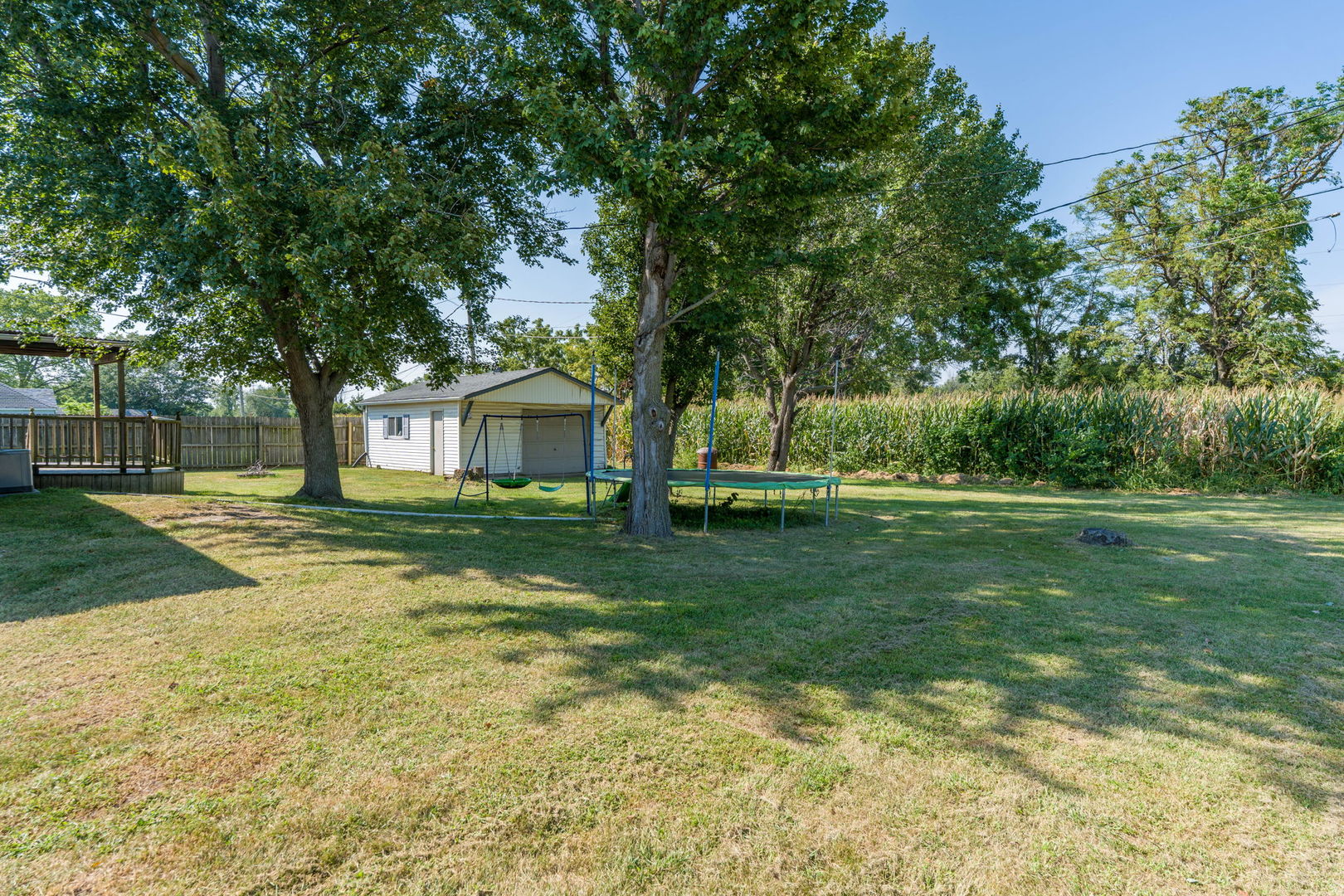 27 Suburban Heights Property Photo 28