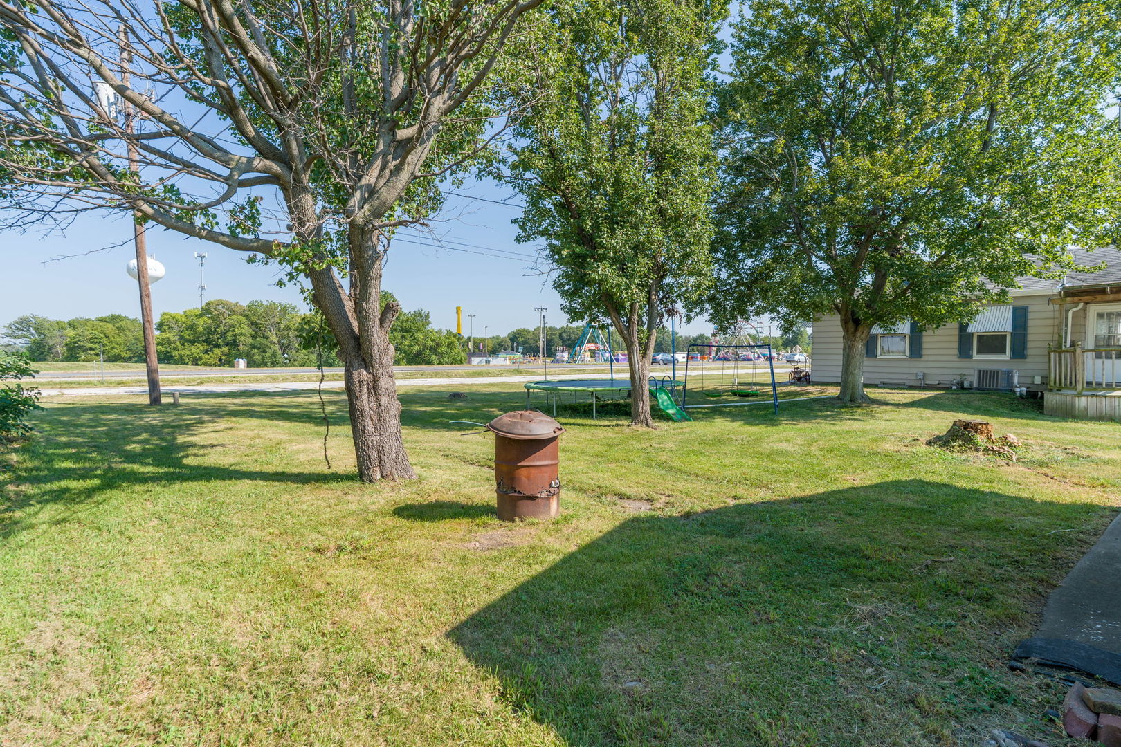 27 Suburban Heights Property Photo 30