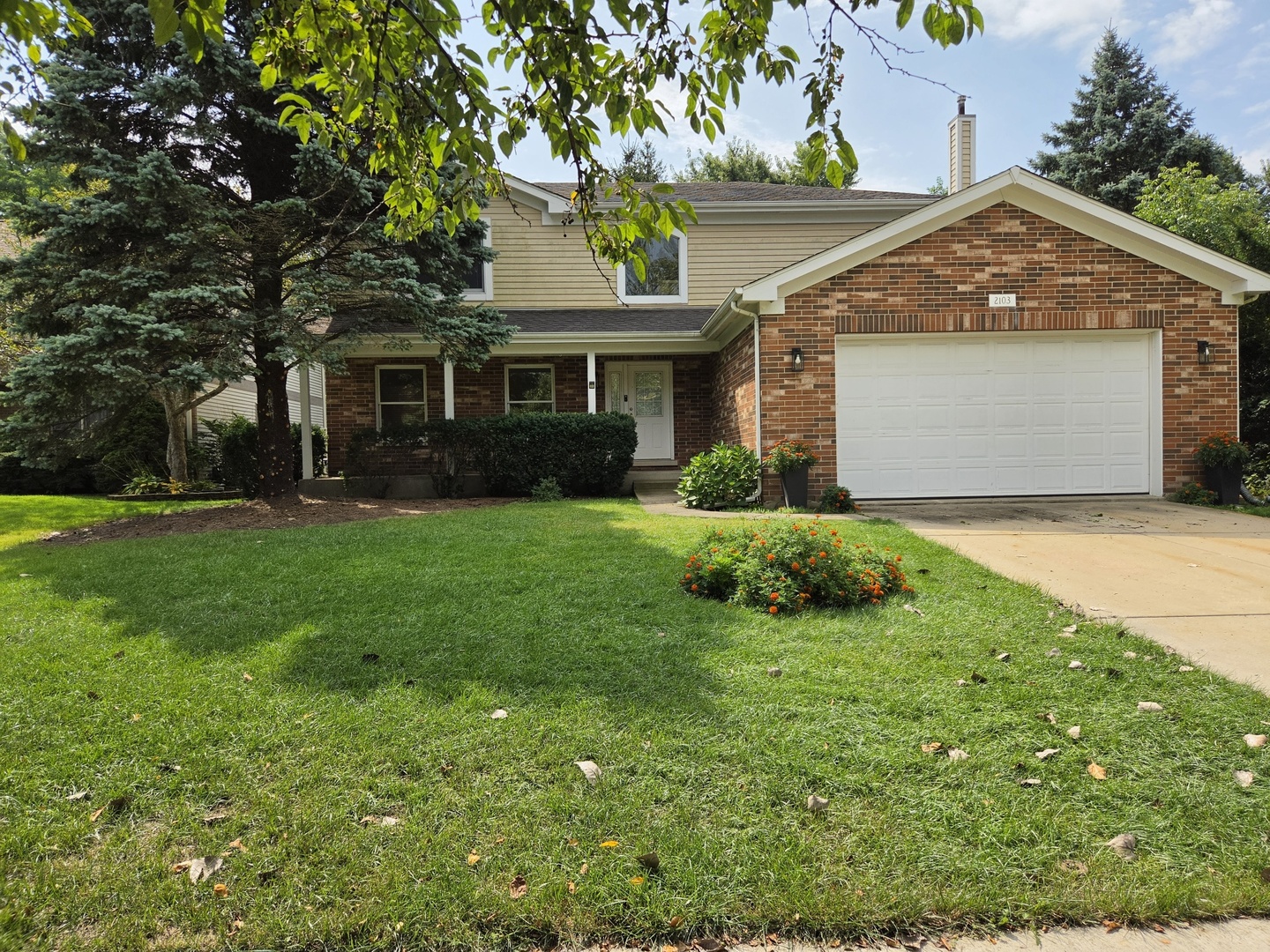 2103 E Seminole Lane Property Photo 1