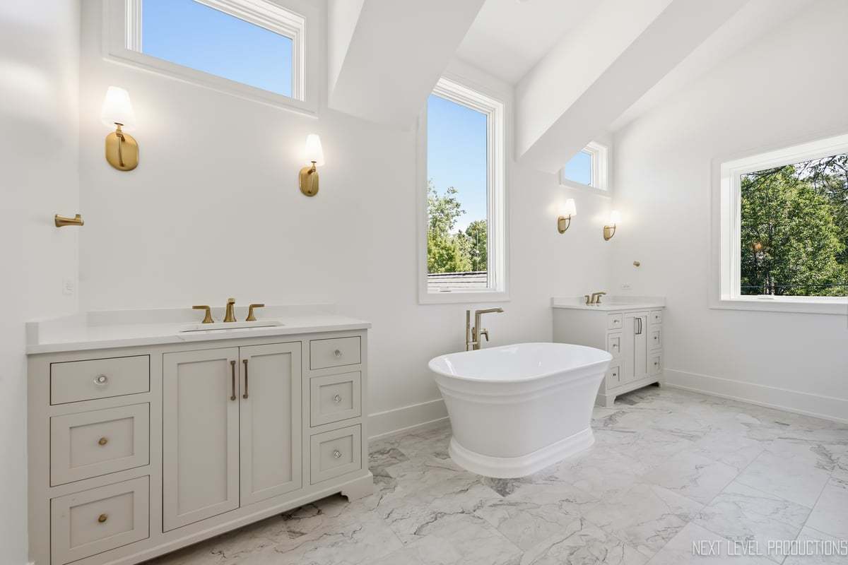664 N Webster Street Property Photo 25