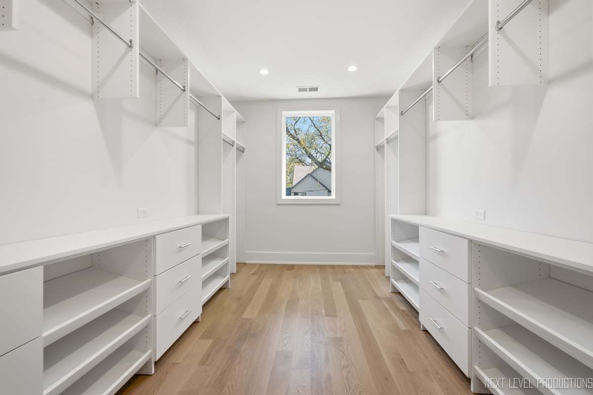 664 N Webster Street Property Photo 27