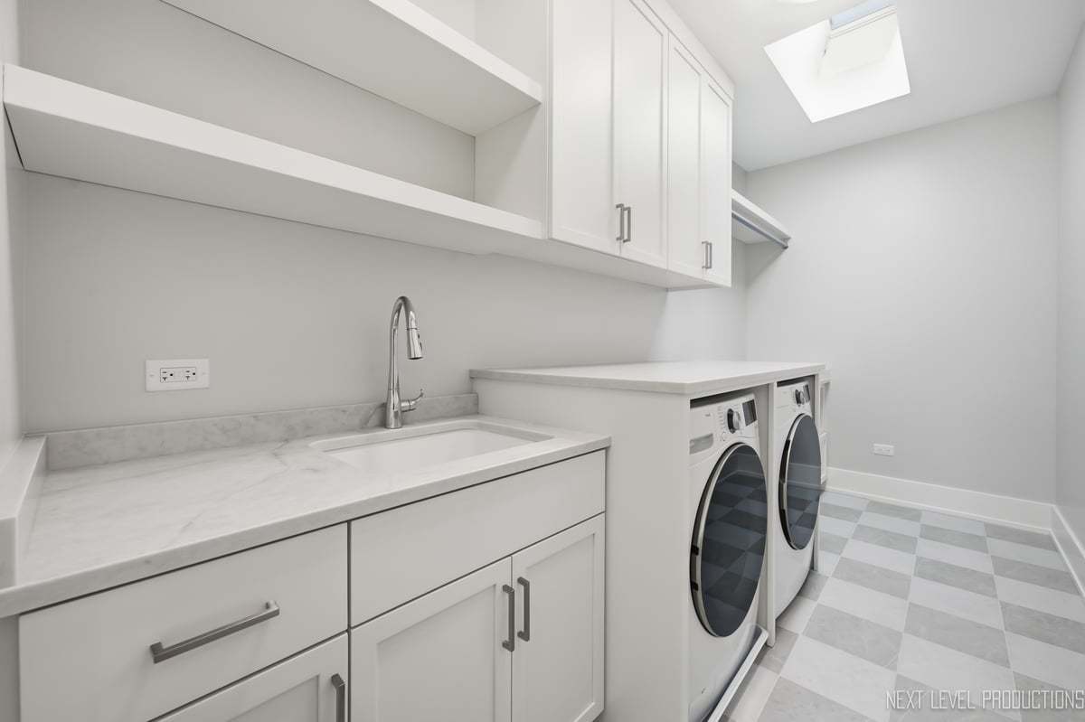 664 N Webster Street Property Photo 28