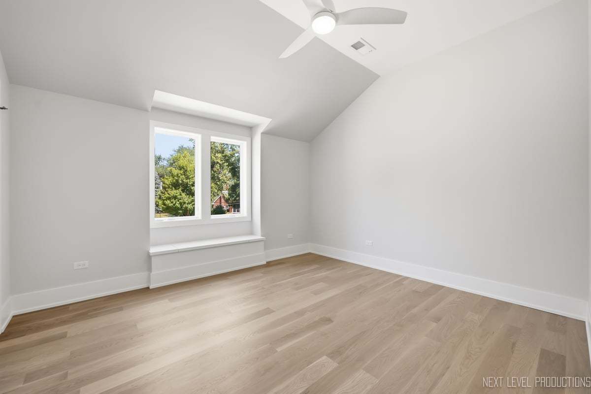 664 N Webster Street Property Photo 31