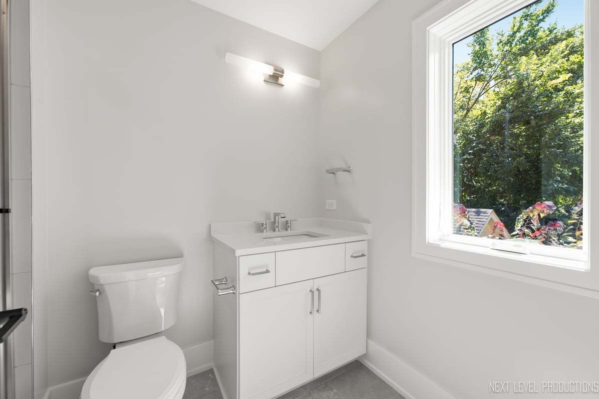 664 N Webster Street Property Photo 32