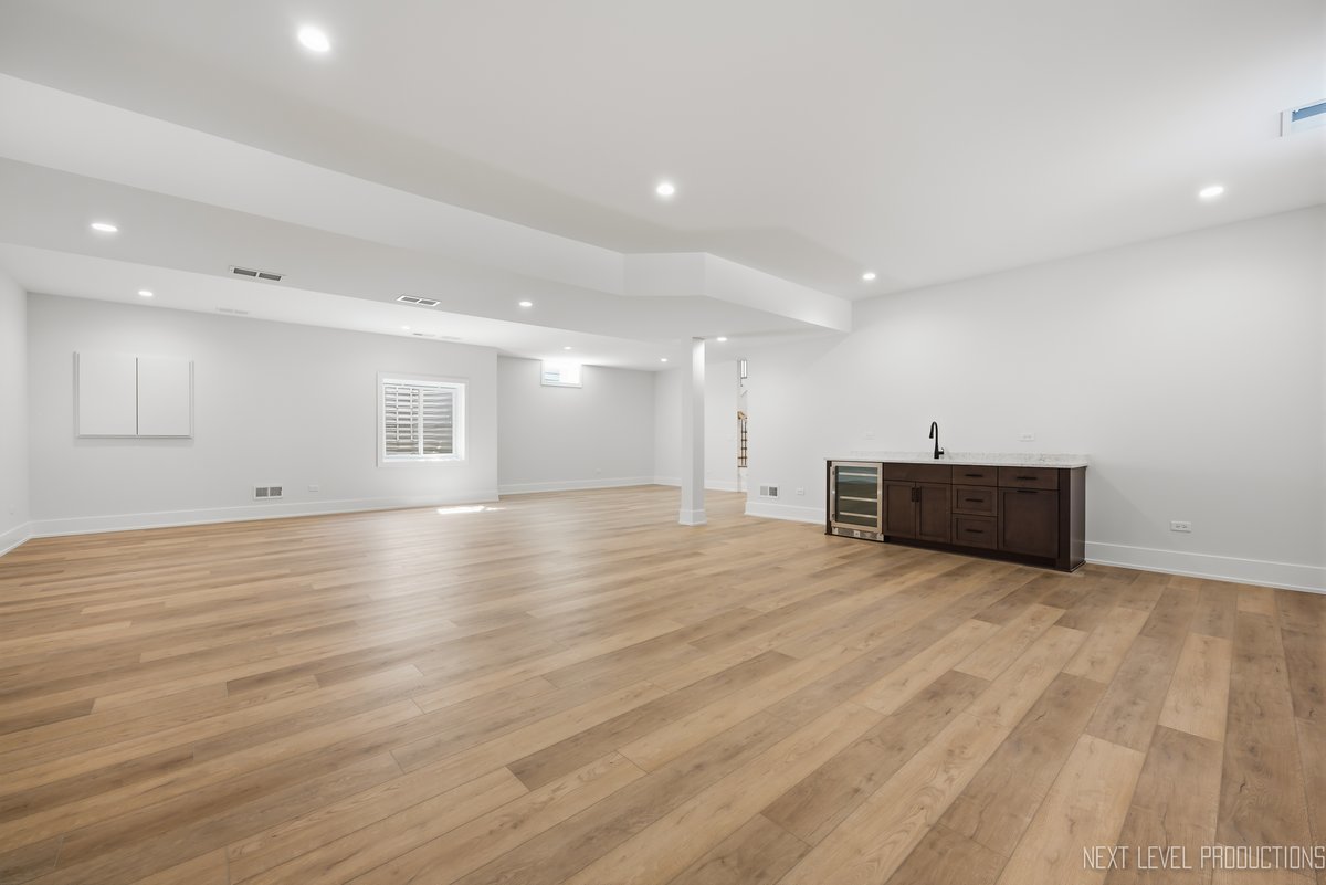 664 N Webster Street Property Photo 36