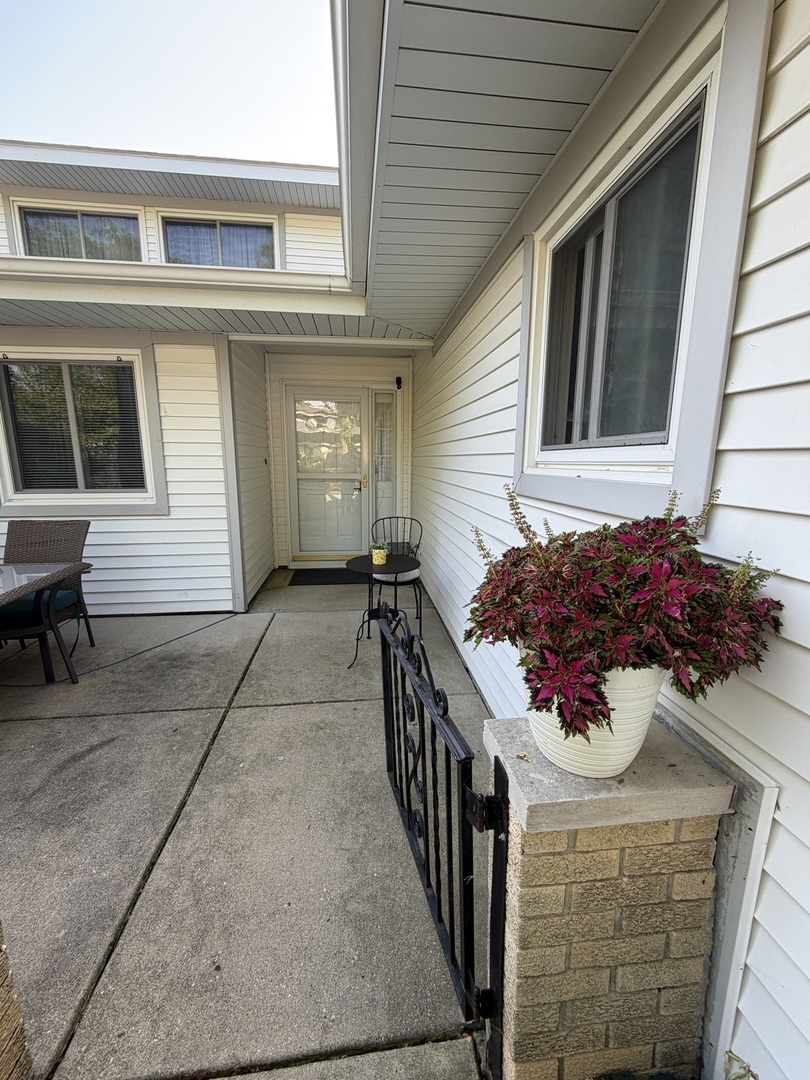 1125 Taunton Court Property Photo 3