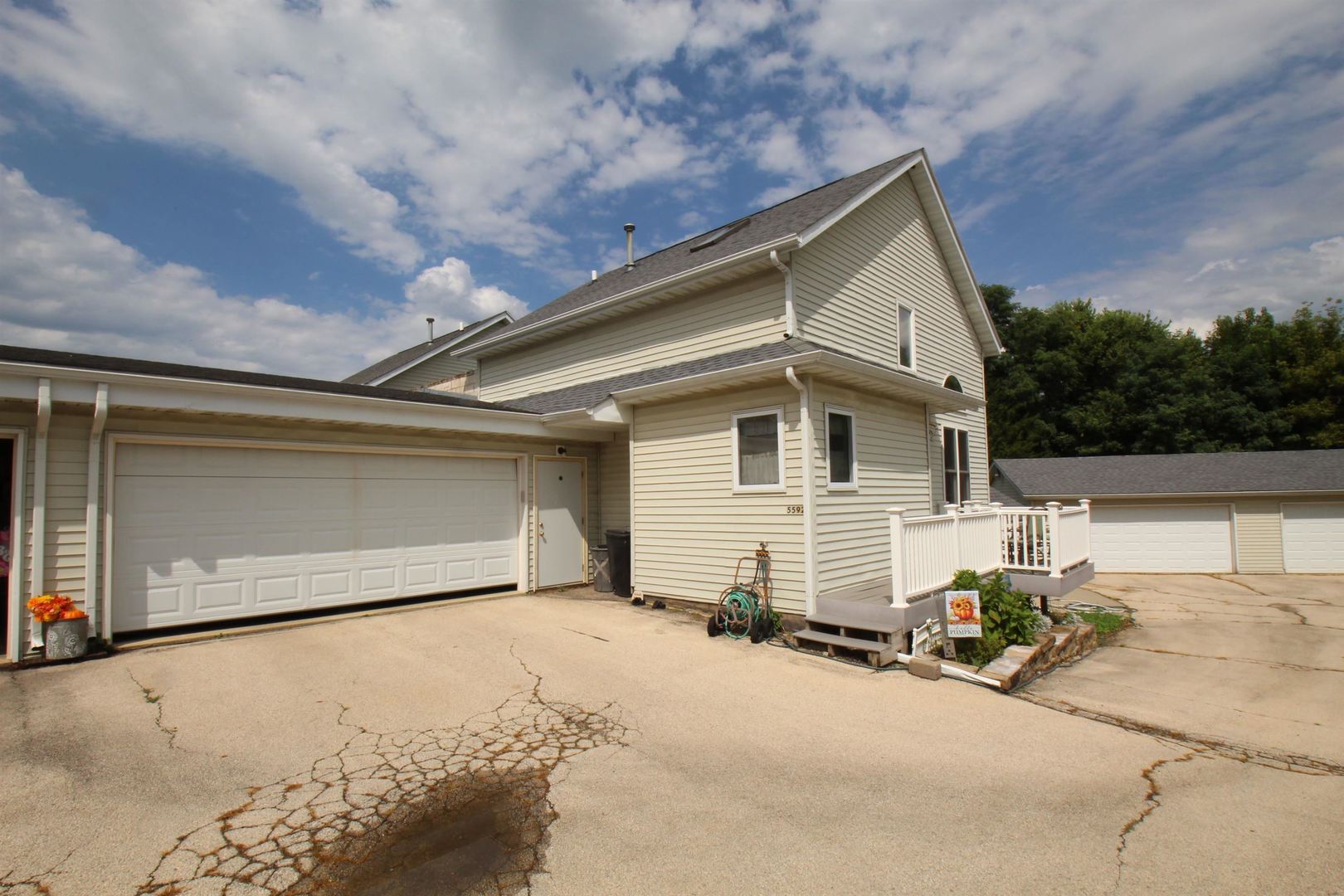5592 Wickford Lane Property Photo 1