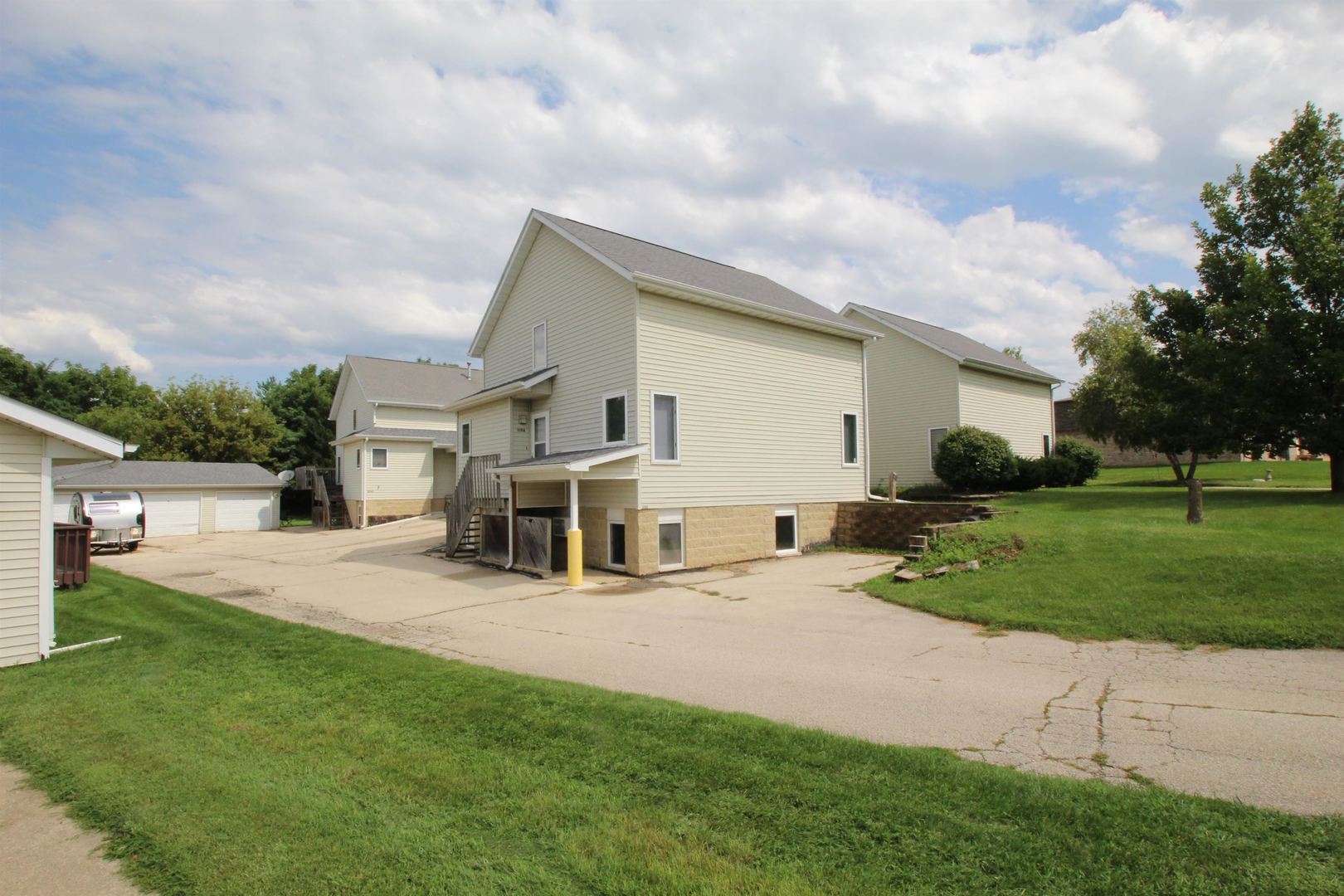 5592 Wickford Lane Property Photo 2