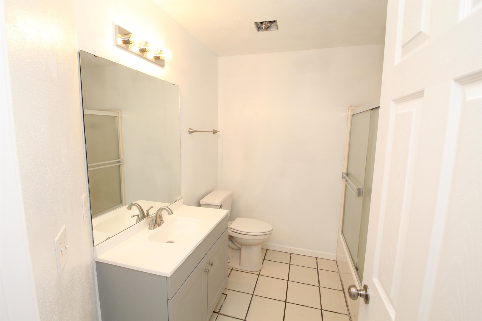 5592 Wickford Lane Property Photo 11