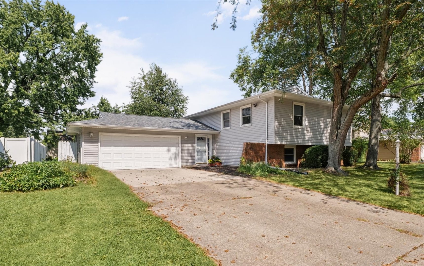 2108 Blackthorn Drive Property Photo 1