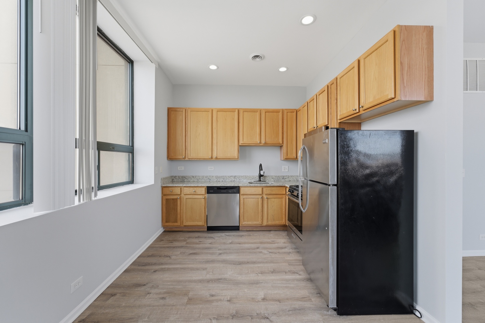 2451 W Howard Street 512 Property Photo 6