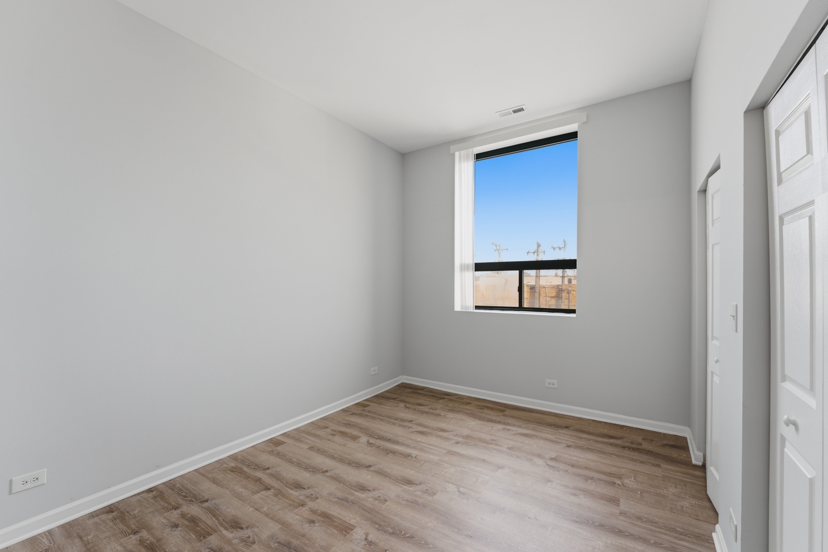 2451 W Howard Street 512 Property Photo 8