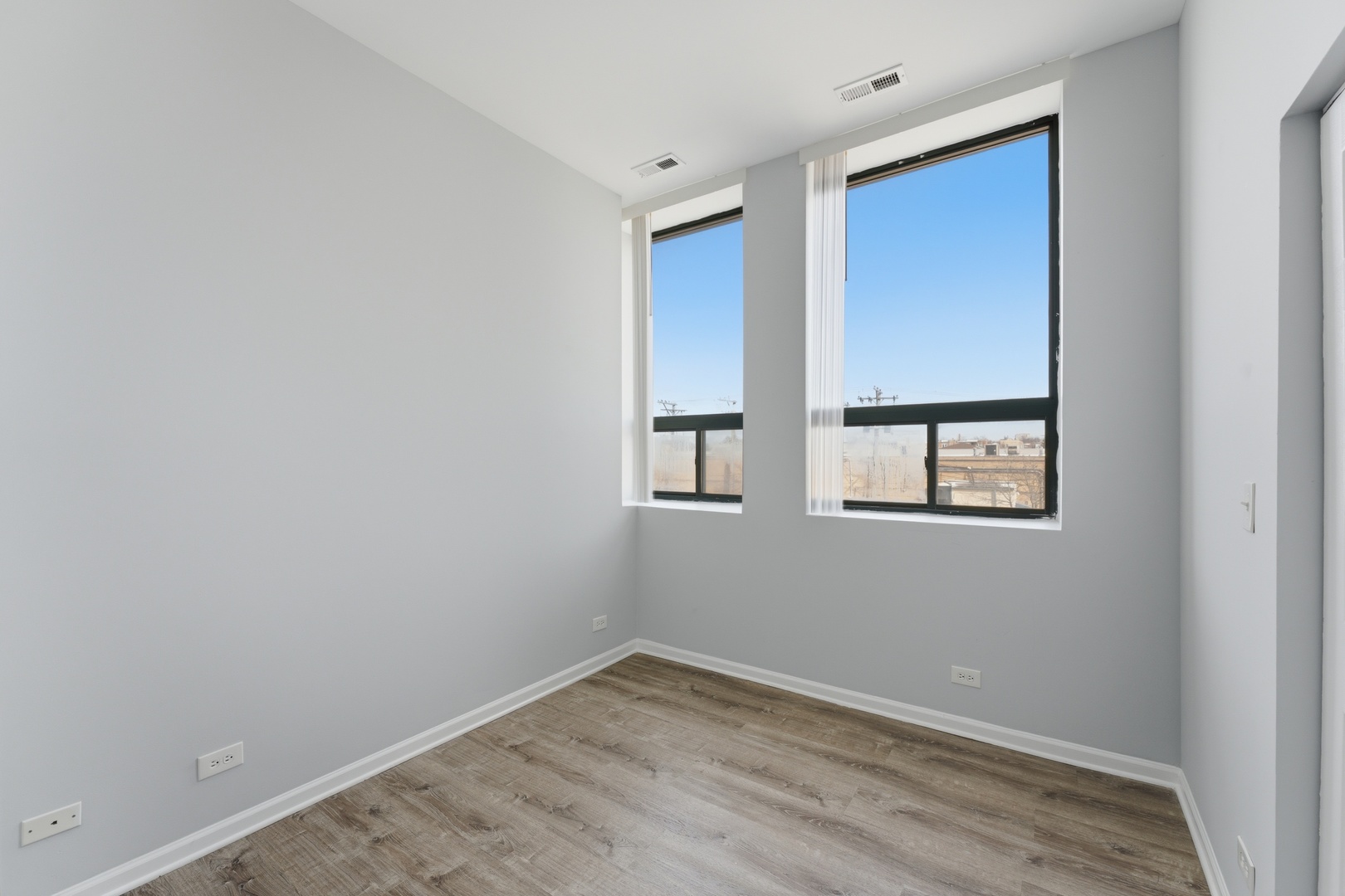 2451 W Howard Street 512 Property Photo 10