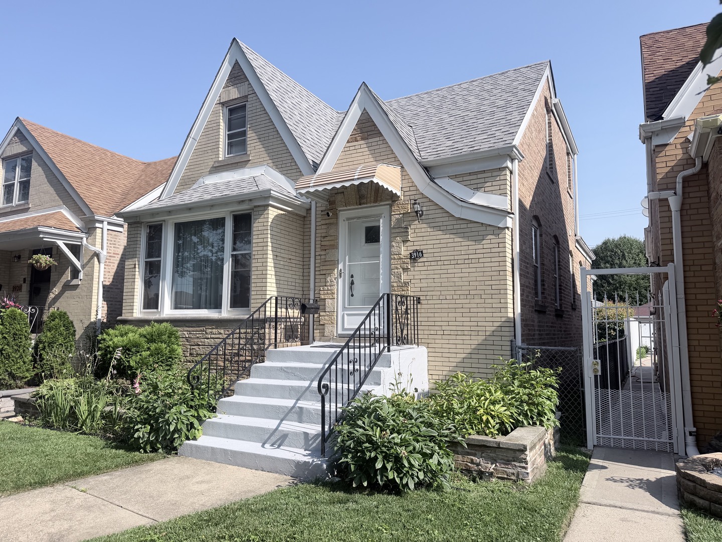 3916 W 59th Place Property Photo 2