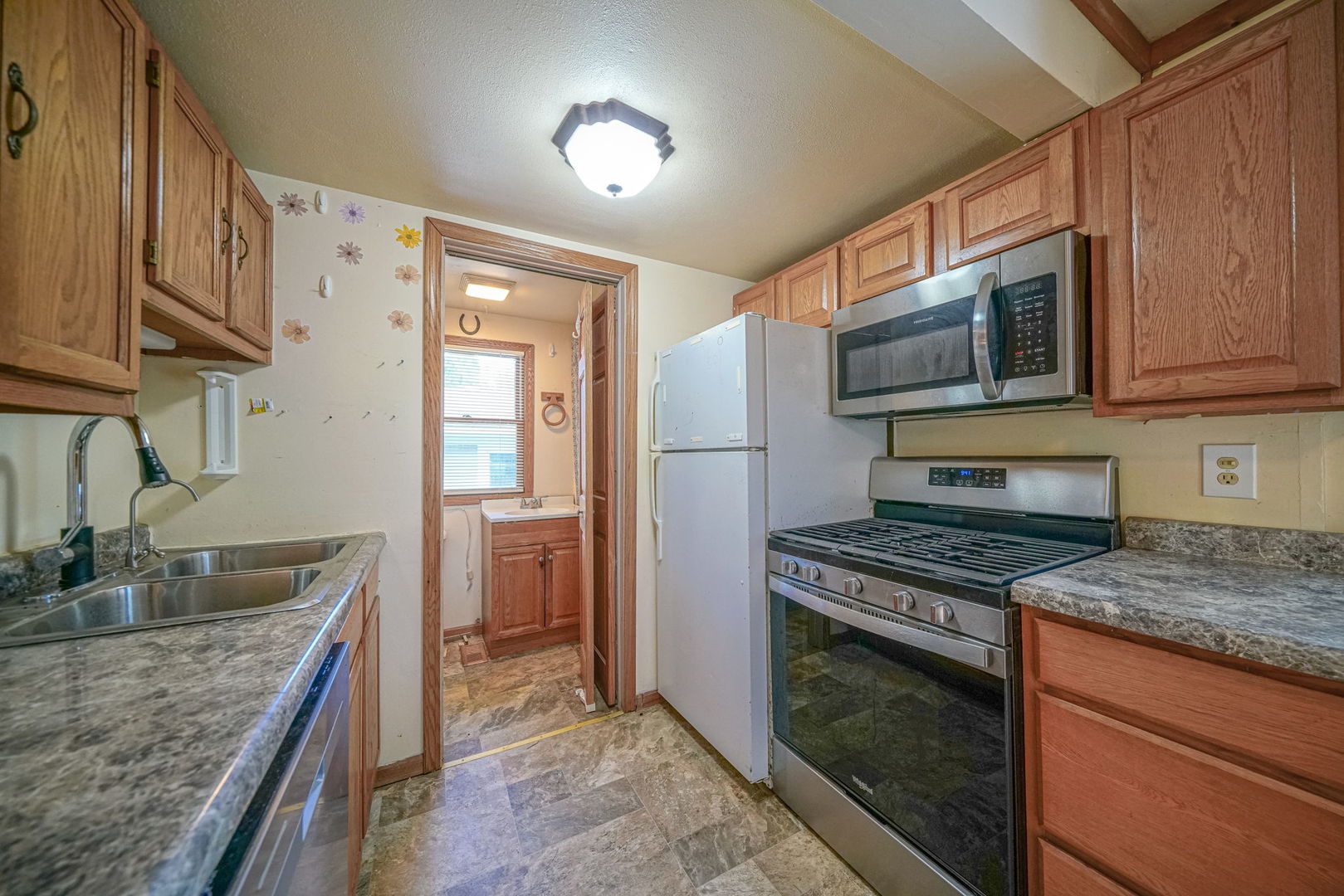 710 Glidden Avenue Property Photo 6